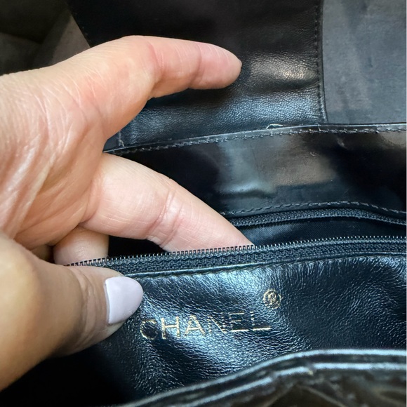 CHANEL Vintage Kelly Turn Lock Shoulder Bag - Picture 14 of 17